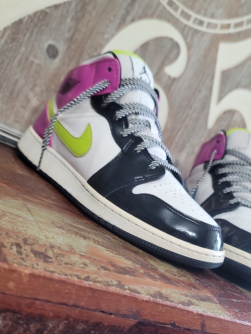 Nike Air Jordan 1 Mid SE "Cyber Active Fuchsia" Wmns 8, Good Condition. - Picture 7 of 16